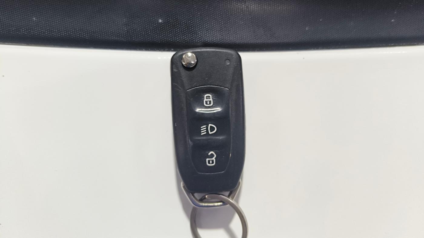 2019 Tata Tiago XT PETROL, CNG, Manual, 1,21,430 km, Key Close Up