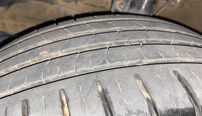 2016 Maruti Baleno ALPHA PETROL 1.2, Petrol, Manual, 62,453 km, Left Front Tyre Tread