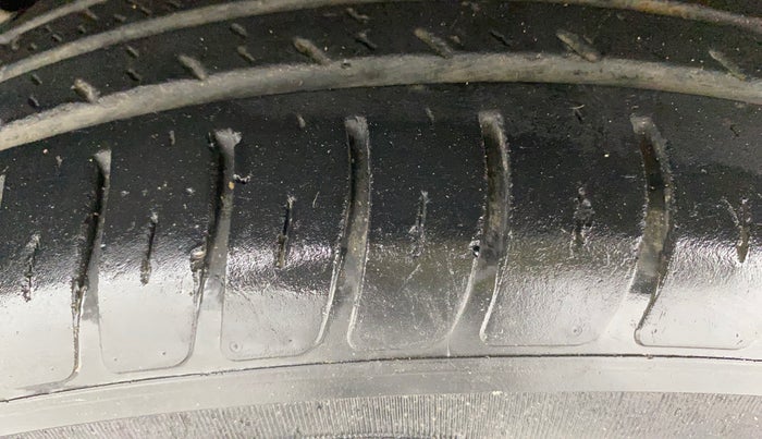 2021 Maruti Swift VXI, Petrol, Manual, 45,523 km, Left Front Tyre Tread