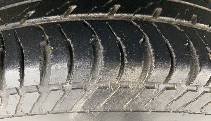 2021 Maruti Swift VXI, Petrol, Manual, 45,523 km, Right Front Tyre Tread