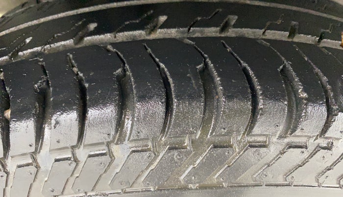 2021 Maruti Swift VXI, Petrol, Manual, 45,523 km, Right Rear Tyre Tread
