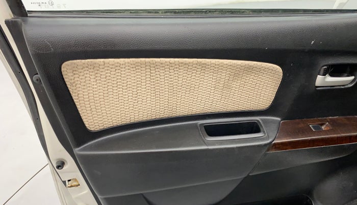 2018 Maruti Wagon R 1.0 LXI CNG, CNG, Manual, 75,128 km, Front passenger door - Trim has minor damage