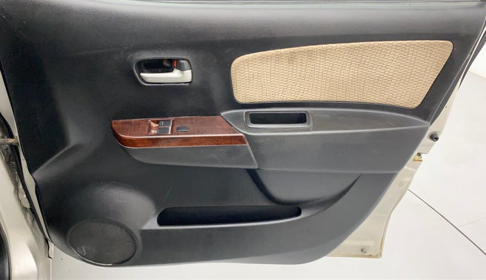 2018 Maruti Wagon R 1.0 LXI CNG, CNG, Manual, 75,128 km, Driver Side Door Panels Control