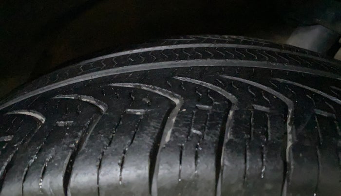 2019 MG HECTOR SHARP 1.5 DCT PETROL, Petrol, Automatic, 60,434 km, Right Front Tyre Tread