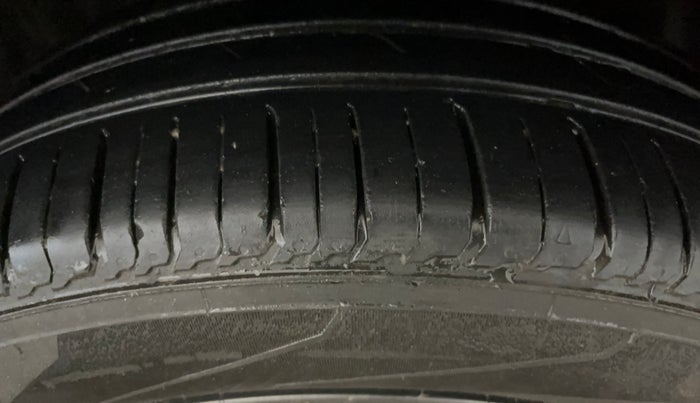 2018 Hyundai Elite i20 ASTA 1.2  CVT, Petrol, Automatic, 68,512 km, Right Front Tyre Tread