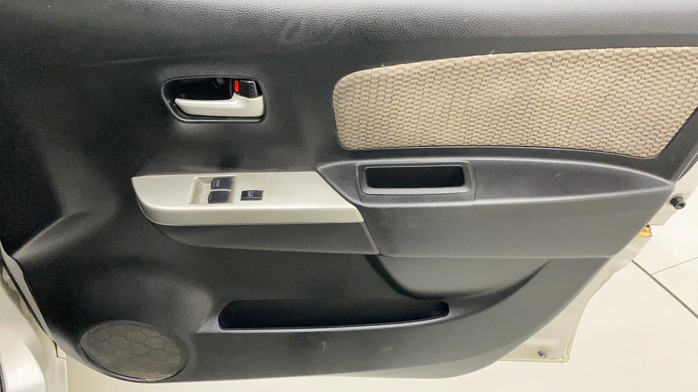 2013 Maruti Wagon R 1.0 LXI, Petrol, Manual, 75,729 km, Driver Side Door Panels Control