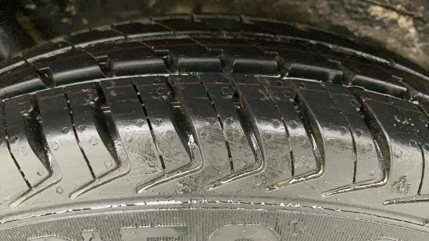 2013 Maruti Wagon R 1.0 LXI, Petrol, Manual, 75,729 km, Right Rear Tyre Tread