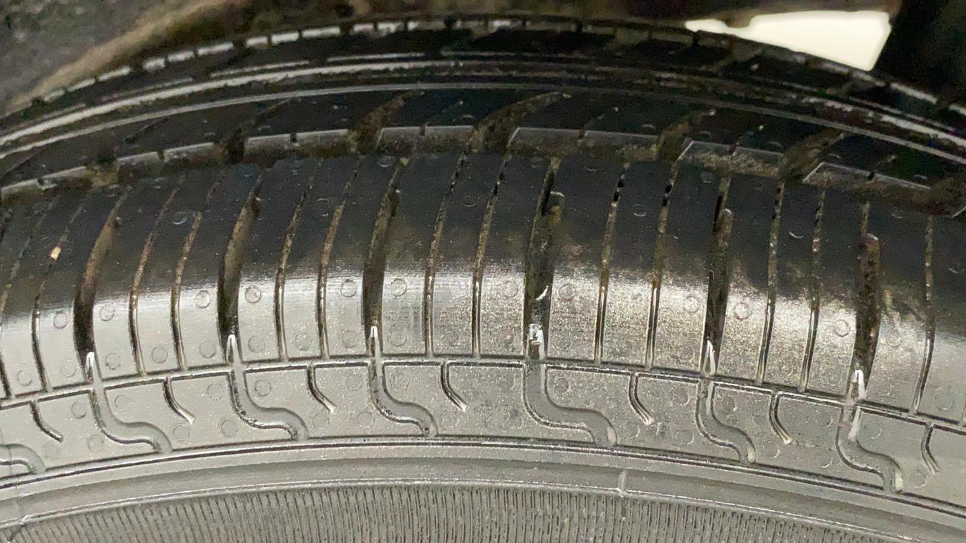 2013 Maruti Wagon R 1.0 LXI, Petrol, Manual, 75,729 km, Left Front Tyre Tread