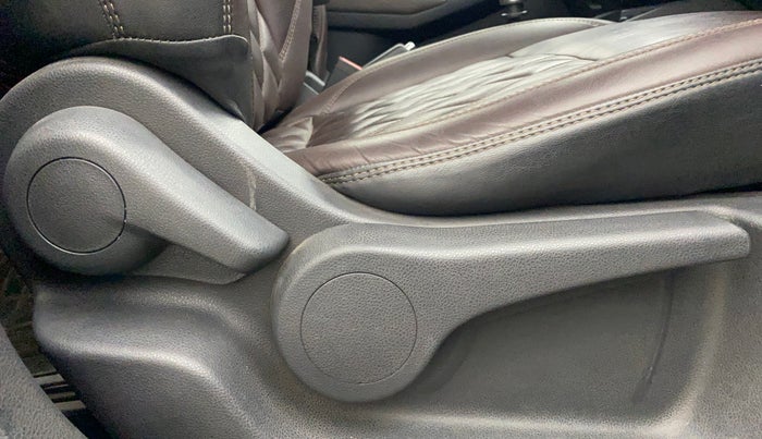 2019 Nissan Kicks XV PREMIUM DIESEL, Diesel, Manual, 65,368 km, Driver Side Adjustment Panel