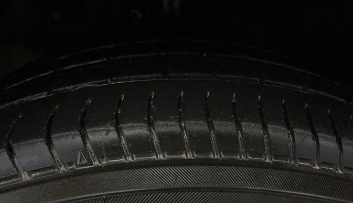 2015 Honda Brio S MT, Petrol, Manual, 54,899 km, Left Front Tyre Tread