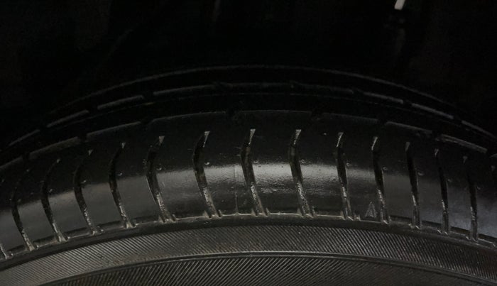 2015 Honda Brio S MT, Petrol, Manual, 54,899 km, Left Rear Tyre Tread