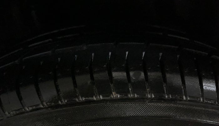 2015 Honda Brio S MT, Petrol, Manual, 54,899 km, Right Rear Tyre Tread