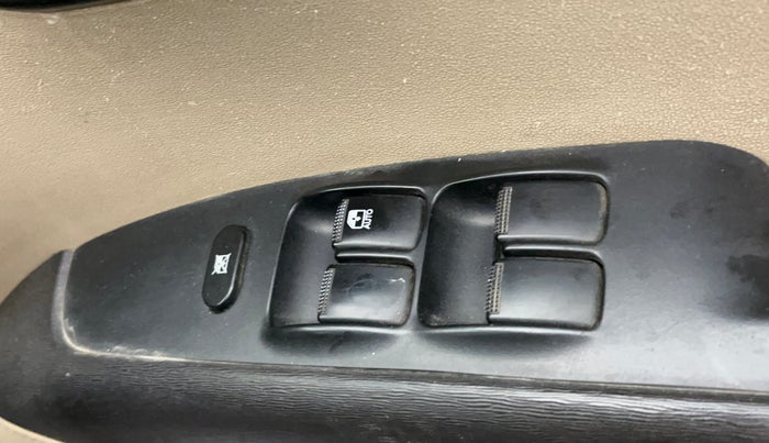 2014 Hyundai i10 MAGNA 1.1, Petrol, Manual, 75,621 km, Driver Side Door Panels Control