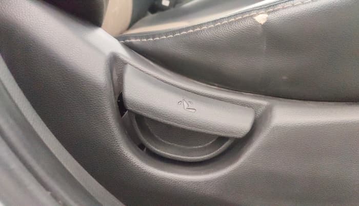 2019 Hyundai Grand i10 MAGNA AT 1.2 KAPPA VTVT, Petrol, Automatic, 80,468 km, Driver Side Adjustment Panel