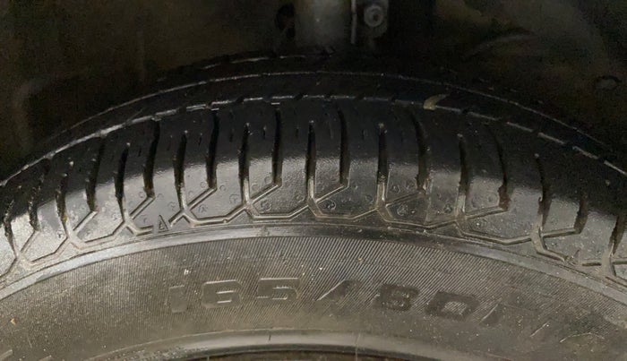 2019 Maruti Dzire LXI, CNG, Manual, 67,921 km, Right Front Tyre Tread