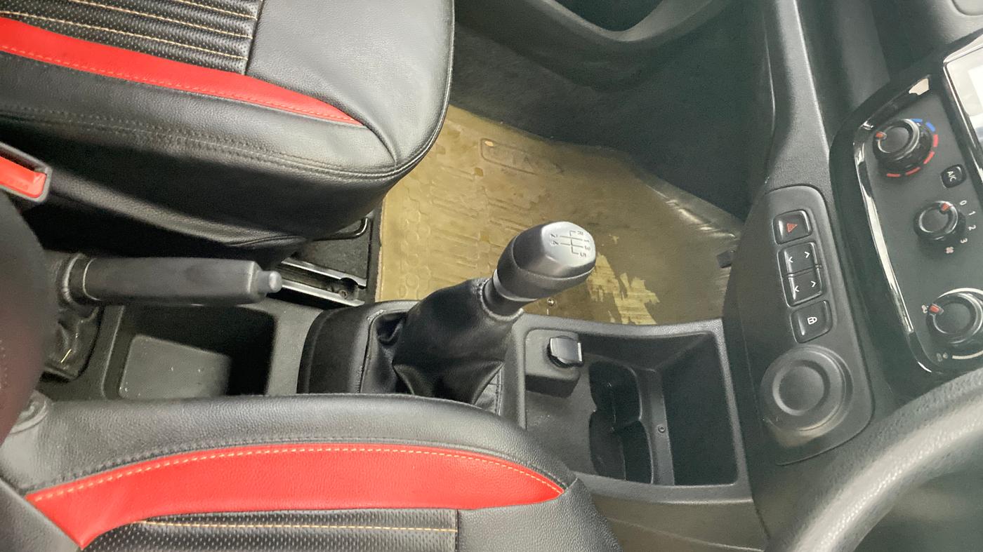2018 Renault Kwid RXL, Petrol, Manual, 17,085 km, Gear Lever