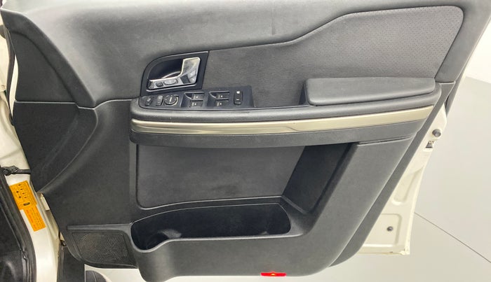 2017 Tata Hexa Varicor 400 XTA, Diesel, Automatic, 59,257 km, Driver Side Door Panels Control