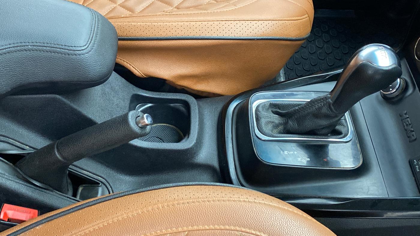 2017 Tata Hexa Varicor 400 XTA, Diesel, Automatic, 59,257 km, Gear Lever
