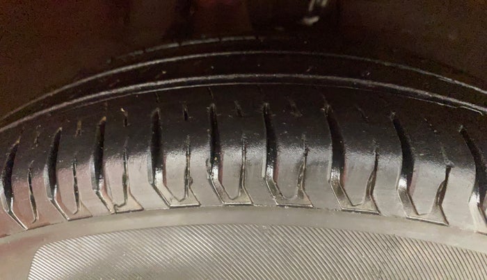 2013 Hyundai i10 ERA 1.1, Petrol, Manual, 65,984 km, Right Front Tyre Tread