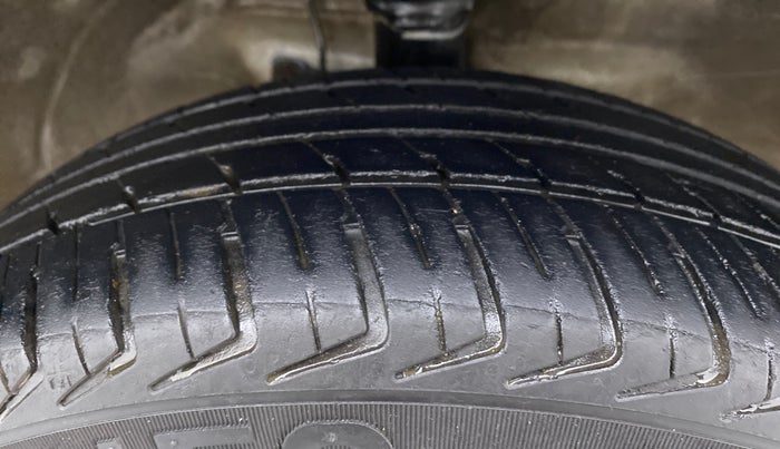2016 Maruti Wagon R 1.0 VXI, Petrol, Manual, 65,809 km, Right Front Tyre Tread