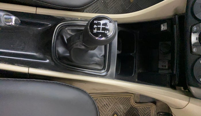 2018 Maruti Ciaz SIGMA 1.5 SHVS MT  PETROL, Petrol, Manual, 1,08,195 km, Gear Lever