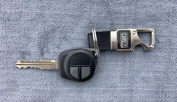 2015 Maruti Swift Dzire VDI ABS, Diesel, Manual, 17,558 km, Key Close Up