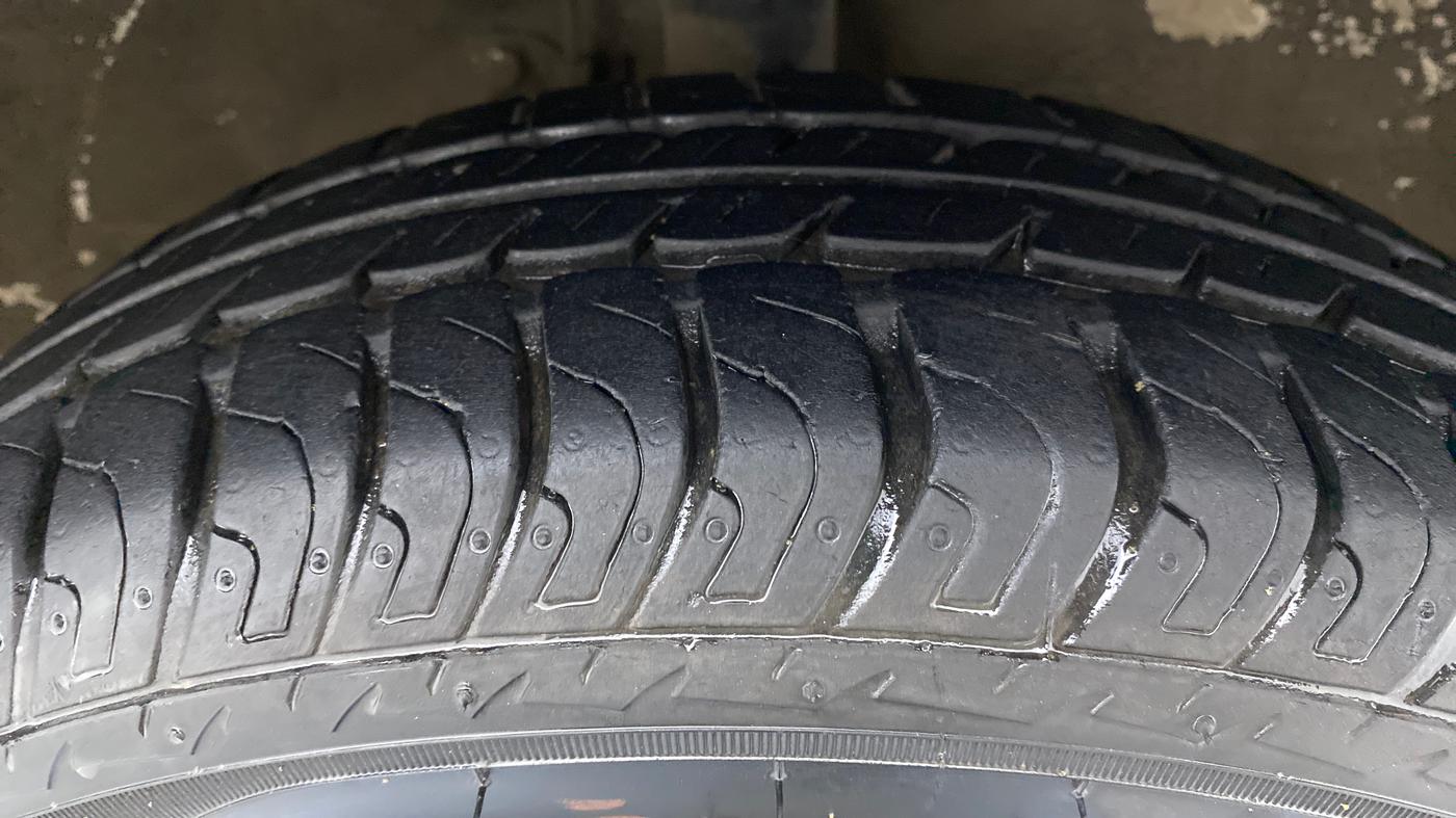 2018 Maruti Wagon R 1.0 VXI, Petrol, Manual, 8,714 km, Right Front Tyre Tread