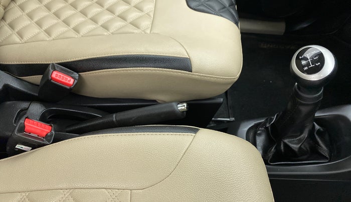 2018 Maruti Wagon R 1.0 VXI, Petrol, Manual, 8,714 km, Gear Lever