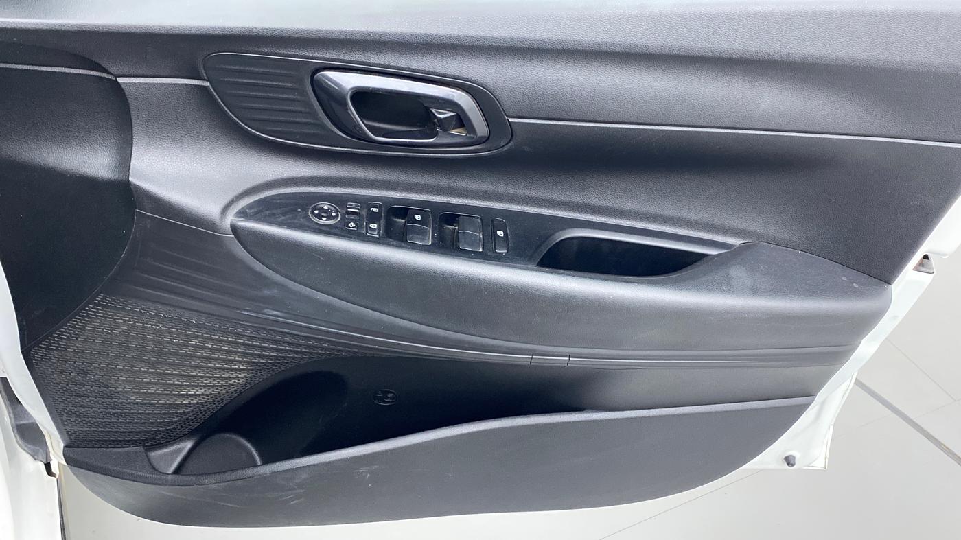 2020 Hyundai NEW I20 SPORTZ 1.5 MT, Diesel, Manual, 58,892 km, Driver Side Door Panels Control