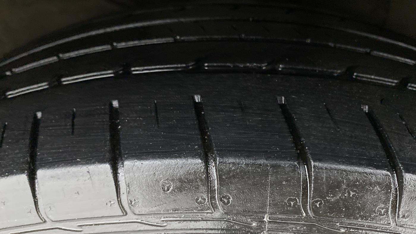 2016 Hyundai Creta 1.6 SX PLUS AUTO PETROL, Petrol, Automatic, 68,317 km, Right Front Tyre Tread