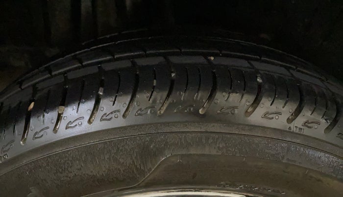 2021 Maruti XL6 ALPHA AT, Petrol, Automatic, 92,692 km, Right Rear Tyre Tread