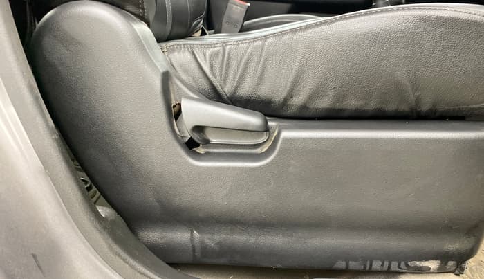 2015 Maruti Wagon R 1.0 VXI, Petrol, Manual, 48,261 km, Driver Side Adjustment Panel