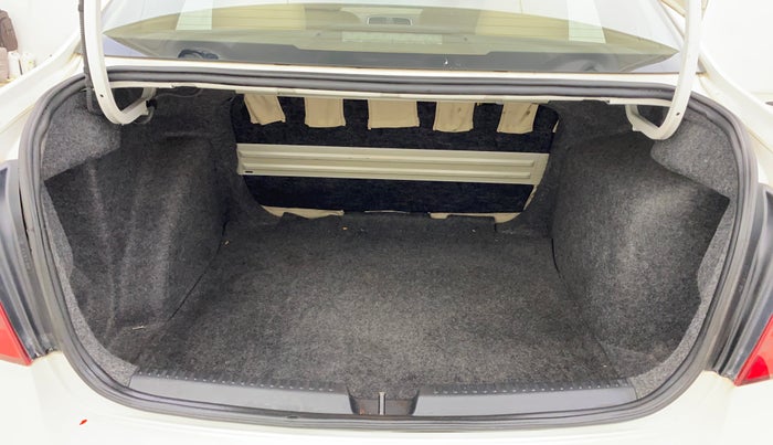 2014 Skoda Rapid AMBITION 1.6 MPI MT PLUS, Petrol, Manual, 45,837 km, Boot Inside