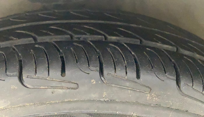 2012 Maruti Zen Estilo LXI CNG, CNG, Manual, 1,03,141 km, Left Front Tyre Tread