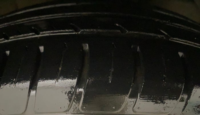 2018 Maruti Dzire VXI AMT, Petrol, Automatic, 38,169 km, Right Front Tyre Tread