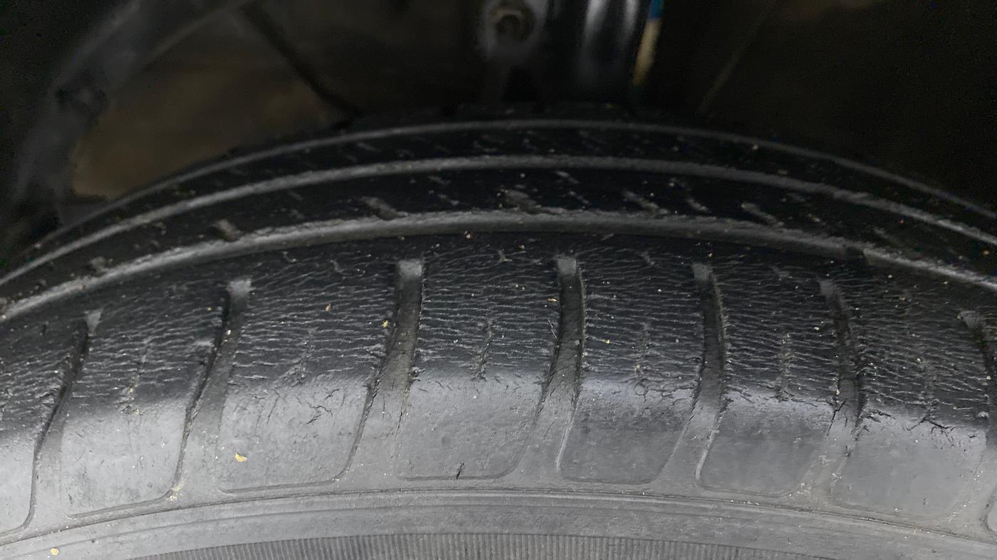 2018 Maruti Dzire VXI, Petrol, Manual, 66,475 km, Left Front Tyre Tread