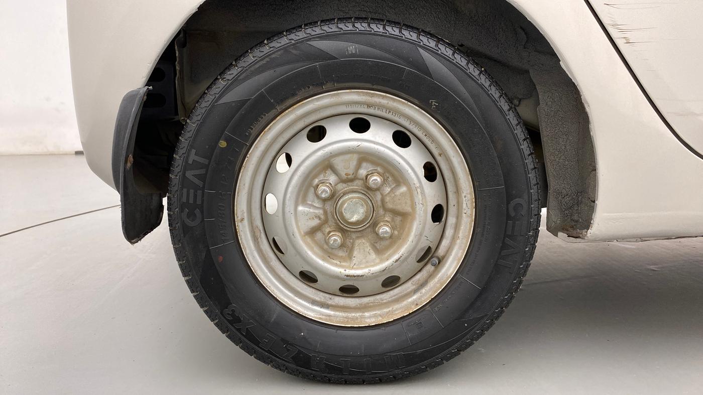 2011 Hyundai Eon ERA, Petrol, Manual, 1,00,033 km, Right Rear Wheel