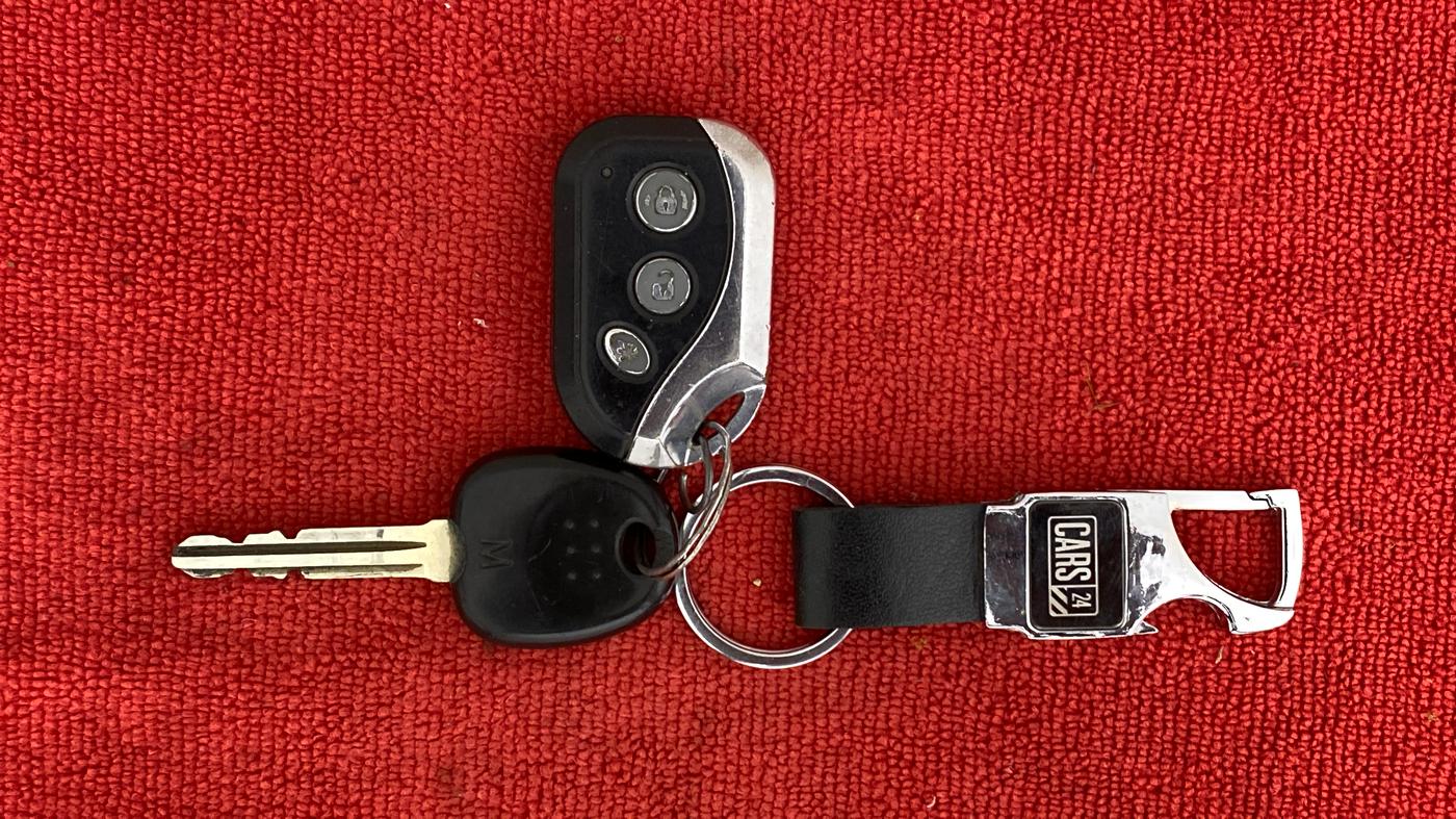 2011 Hyundai Eon ERA, Petrol, Manual, 1,00,033 km, Key Close Up