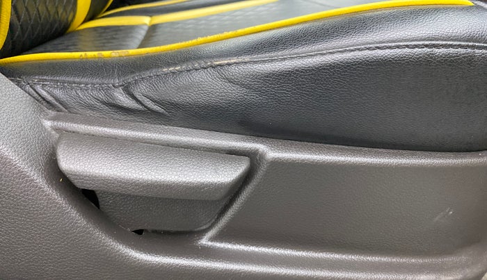 2011 Hyundai Eon ERA, Petrol, Manual, 1,00,033 km, Driver Side Adjustment Panel
