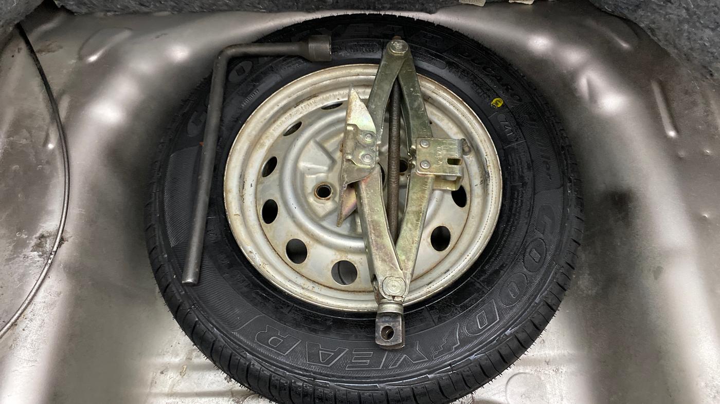 2011 Hyundai Eon ERA, Petrol, Manual, 1,00,033 km, Spare Tyre