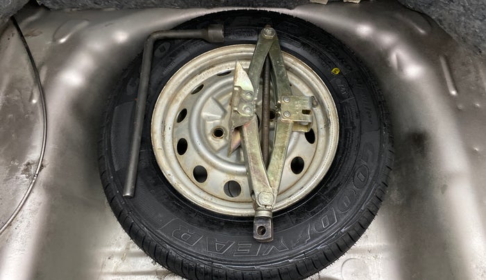 2011 Hyundai Eon ERA, Petrol, Manual, 1,00,033 km, Spare Tyre