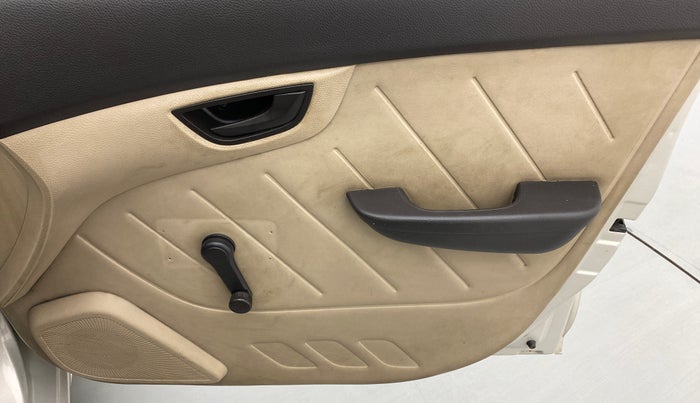 2011 Hyundai Eon ERA, Petrol, Manual, 1,00,033 km, Driver Side Door Panels Control