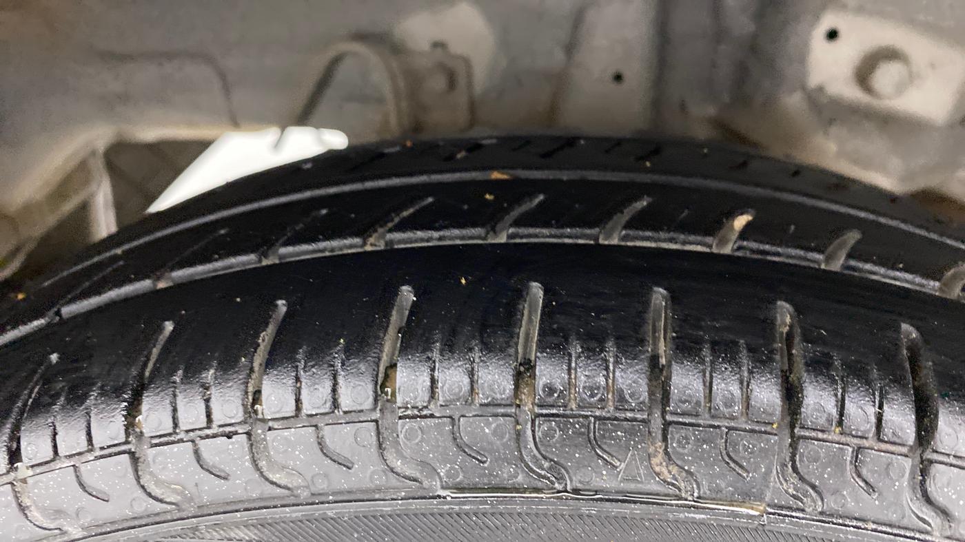 2011 Hyundai Eon ERA, Petrol, Manual, 1,00,033 km, Right Rear Tyre Tread