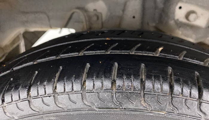 2011 Hyundai Eon ERA, Petrol, Manual, 1,00,033 km, Right Rear Tyre Tread