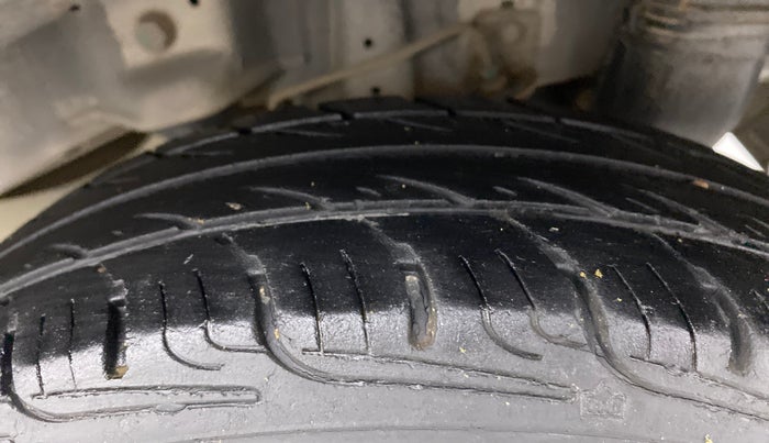 2011 Hyundai Eon ERA, Petrol, Manual, 1,00,033 km, Left Rear Tyre Tread