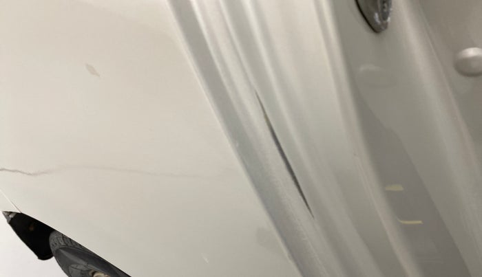 2011 Hyundai Eon ERA, Petrol, Manual, 1,00,033 km, Right C pillar - Minor scratches