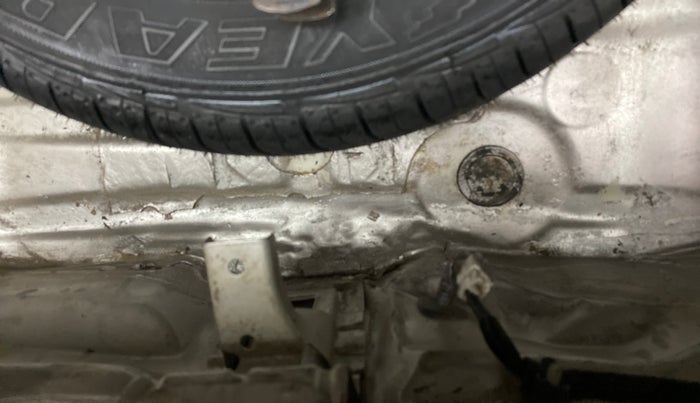 2011 Hyundai Eon ERA, Petrol, Manual, 1,00,033 km, Boot floor - Slightly dented
