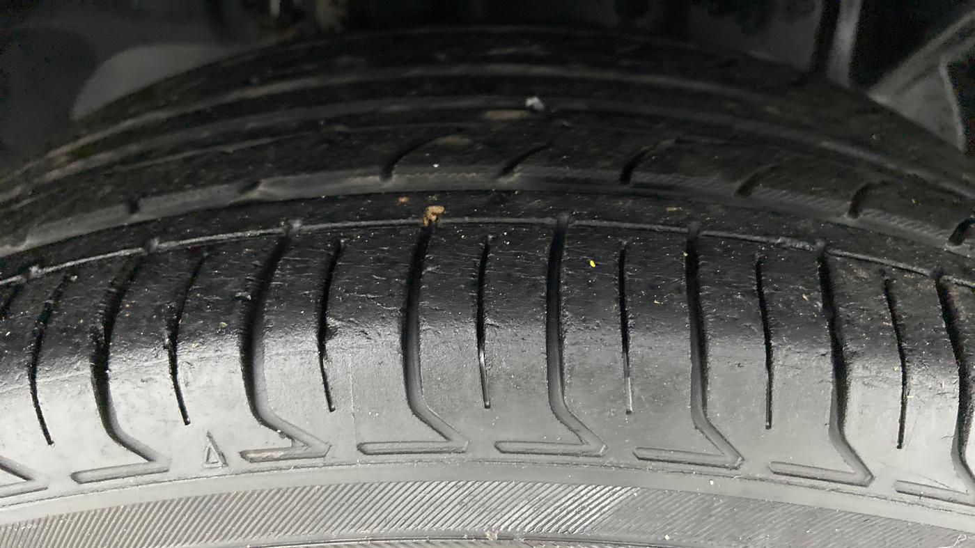 2017 Ford Ecosport 1.5 TITANIUM TI VCT AT, Petrol, Automatic, 40,846 km, Right Front Tyre Tread