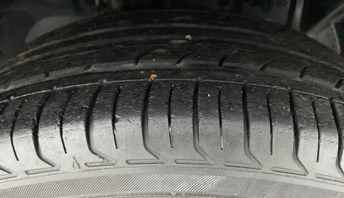 2017 Ford Ecosport 1.5 TITANIUM TI VCT AT, Petrol, Automatic, 40,846 km, Right Front Tyre Tread