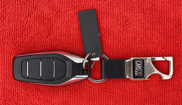 2020 Mahindra XUV500 W9, Diesel, Manual, 11,283 km, Key Close Up